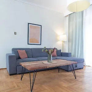 κάντε κράτηση εδώ